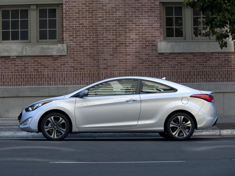  Hyundai Elantra Coupe 2012 года  (фото 16 из 88)